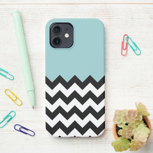 Zwarte en witte zigzag Patroon, Chevron, blauw iPhone Hoesje (Op bureau)