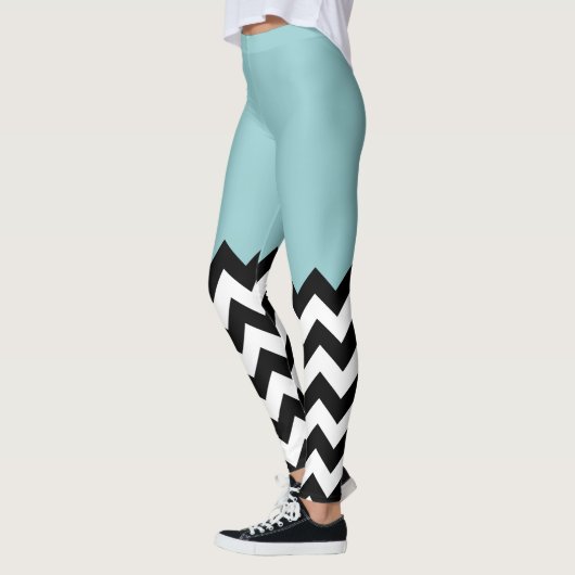 Zwarte en witte zigzag Patroon, Chevron, blauw Leggings (Links)