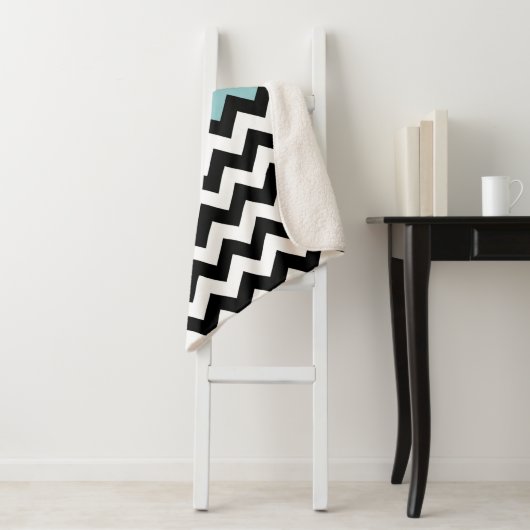 Zwarte en witte zigzag Patroon, Chevron, blauw Sherpa Deken (In situ)