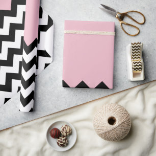 Zwarte en witte zigzag Patroon, Chevron, Roze Cadeaupapier