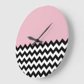 Zwarte en witte zigzag Patroon, Chevron, Roze Grote Klok (Hoek)