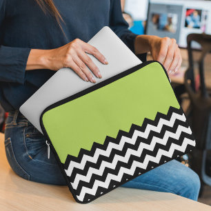 Zwarte en witte zigzag Pattern, Chevron, Green Laptop Sleeve