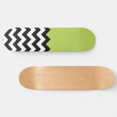 Zwarte en witte zigzag Pattern, Chevron, Green Skateboard (Horizontaal)