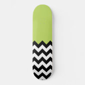 Zwarte en witte zigzag Pattern, Chevron, Green Skateboard (Voorkant)