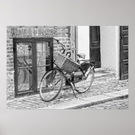 Zwarte fiets met Big Basket, Kopenhagen, Denemarke Poster