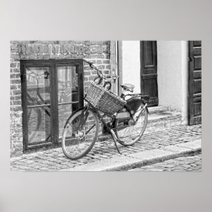 Zwarte fiets met Big Basket, Kopenhagen, Denemarke Poster