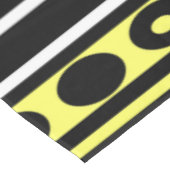 Zwarte, gele en witte pooldots en stripes tafelkleed (Gekanteld)