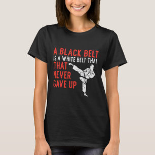 Zwarte gordel heeft Karate Taekwondo-inspirat nooi T-shirt