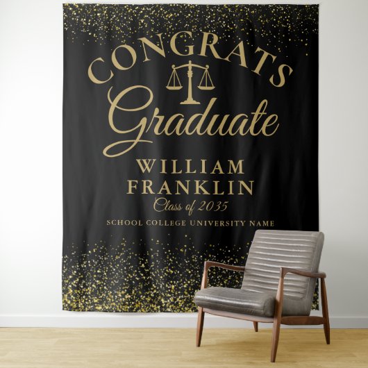 Zwarte Goud Rechtsgeleerdheid Afstudeerfoto Achter Wandkleed (In situ)