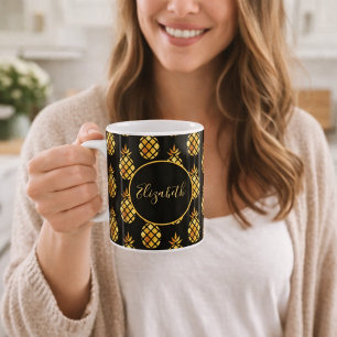 Zwarte gouden anananasappelnaam koffiemok