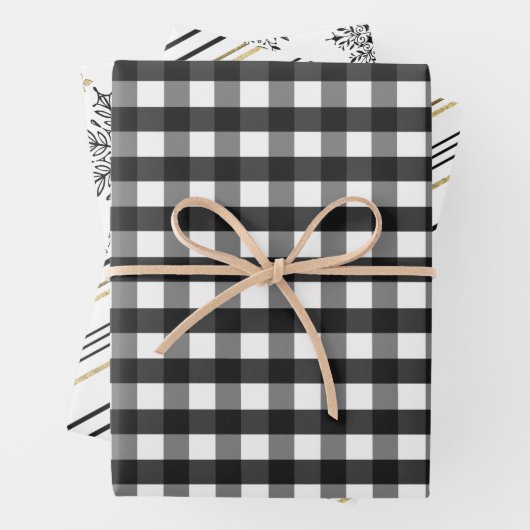 Zwarte, gouden en witte spelden, strips en neusvlo inpakpapier vel (In situ)