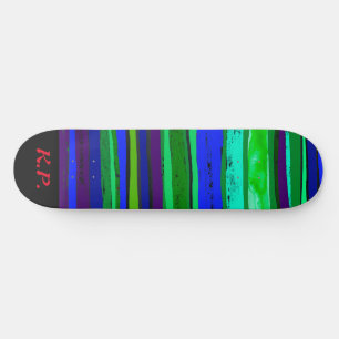 Zwarte, groene en blauwe stripskateboard skateboard