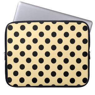 Zwarte haarpunten op bleek geel laptop sleeve