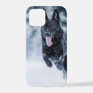 Zwarte herder in het Hoesje van de sneeuwdekooter iPhone 12 Pro Hoesje