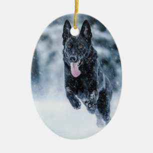 Zwarte herder in het Hoesje van de sneeuwdekooter Keramisch Ornament