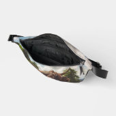 Zwarte hoogland koe grazend groen veld zonlicht heuptasje (Open)