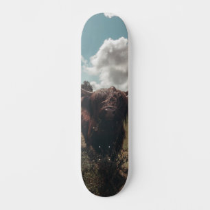 Zwarte hoogland Schotse koe grazend retro Skateboard