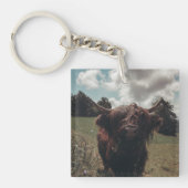 Zwarte hoogland Schotse koe grazend  retro Sleutelhanger (Voorkant)