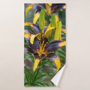Zwarte hybride Aziatische lelie, bloemenfotografie Bad Handdoek