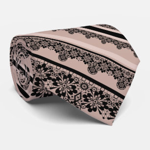 Zwarte kant, openwerk, bruine achtergrond, beige, stropdas