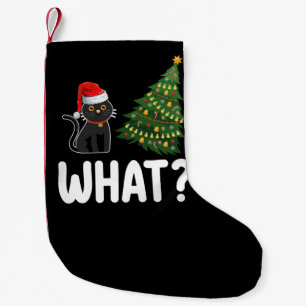 Zwarte kat die een kerstboom duwt is grappig kleine kerstsok