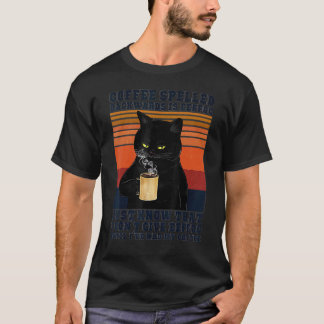 Zwarte Kat Drinkt Koffie Omgekeerd Geschreven Is E T-shirt