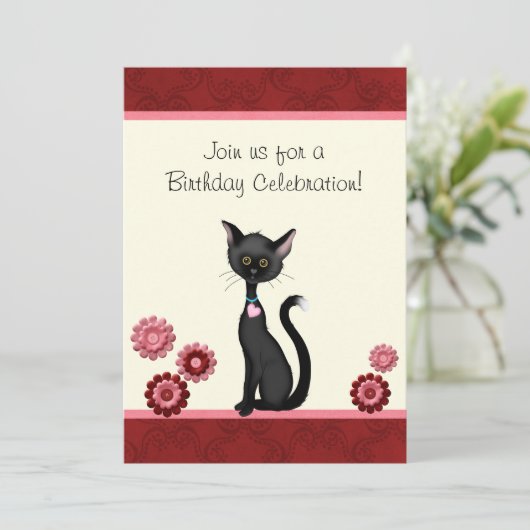 Zwarte kat en bloemen verjaardagsuitnodiging kaart (Staand voorkant)
