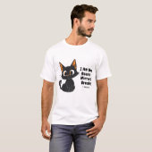 Zwarte kat glimlacht en denkt dat hij de spiegels  t-shirt (Voorkant volledig)