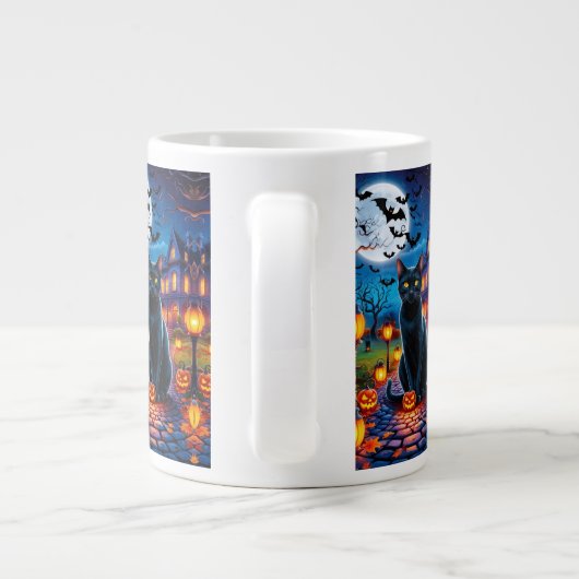 Zwarte kat in betoverd Halloween-landschap Extra Grote Beker (Achterkant)