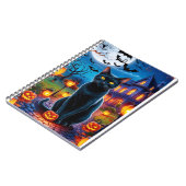 Zwarte kat in betoverd Halloween-landschap Notitieboek (Linkerzijde)