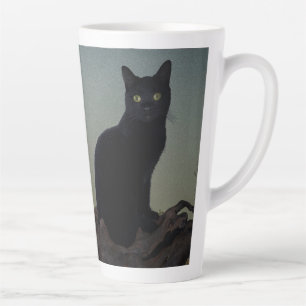 Zwarte kat in een boom voor een volle maan latte mok