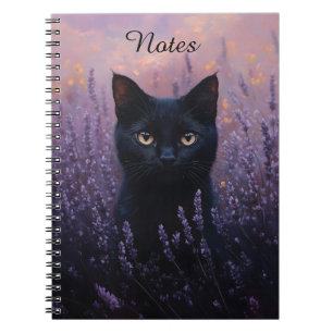 Zwarte kat in een lavendelveld illustratie notitieboek