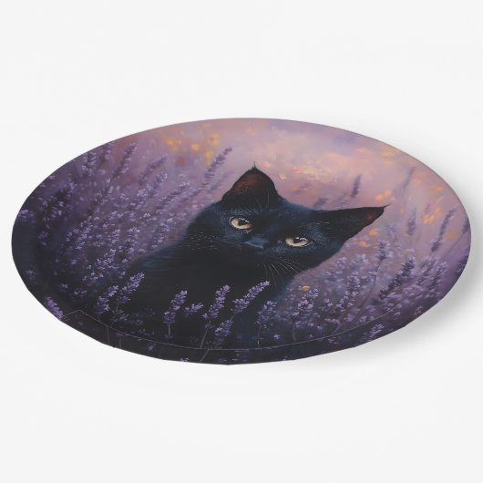 Zwarte kat in een lavendelveld illustratie papieren bordje (Gekanteld)