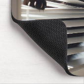 Zwarte kat in witte blinds muismat (Hoek)