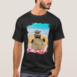 Zwarte Kat Leest Krant Op Strand T-shirt
