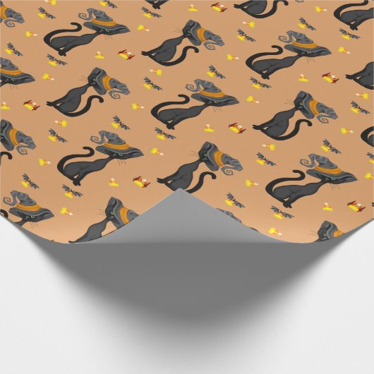 Zwarte kat met Candy Corn Halloween Pattern Cadeaupapier (Hoek)