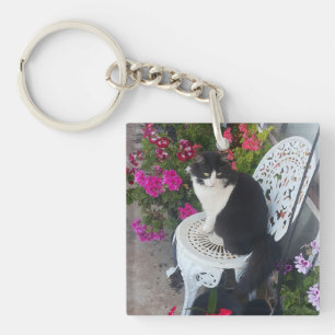 Zwarte kat met jasje Schattig met mooie bloemen Sleutelhanger