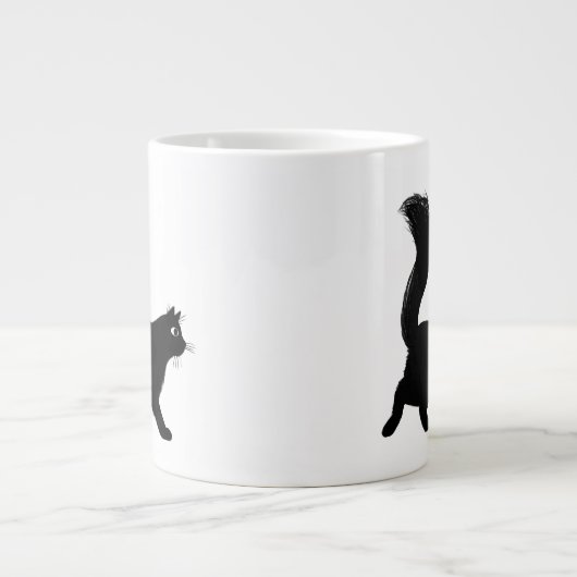 Zwarte kat met lange fluffy staart extra grote beker (Voorkant)