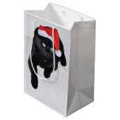 Zwarte kat met rode kersthat medium cadeauzakje (Achterkant Gekanteld)