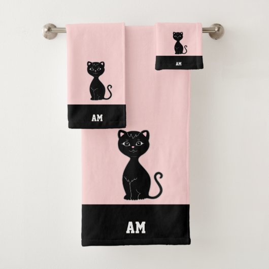 Zwarte Kat & Monogram op Zwart & Roze Bad Handdoek (Insitu)