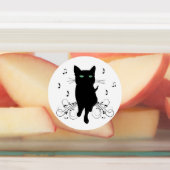 Zwarte kat omringd door fluisterende muzieknoten labels (Aangebracht)
