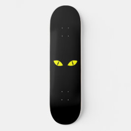Zwarte kat skateboard