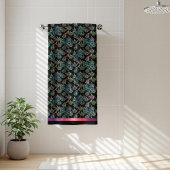 Zwarte Kerstmis Holly en Ornamenten Pattern Badhanddoek