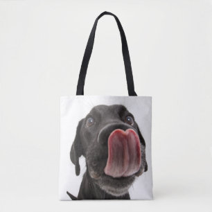 Zwarte labrador die zijn neus slaat draagtas