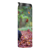 Zwarte labrador in valleien thermosbeker (Geroteerd rechts)