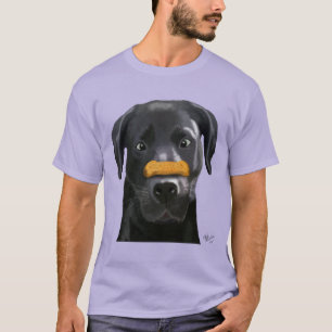 Zwarte labrador met bot op nose 2 t-shirt