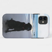 Zwarte labrador op een strand Case-Mate iPhone case (Achterkant (horizontaal))