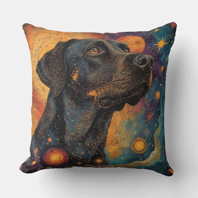 Zwarte Labrador-portret in een kosmische ruimte Kussen (Voorkant)