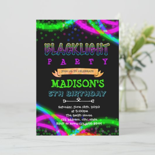 Zwarte lichte uitnodiging (Staand voorkant)