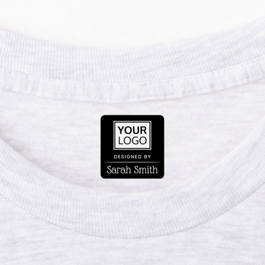 Zwarte logo en tekst met scheidingstekens labels (Aangebracht)